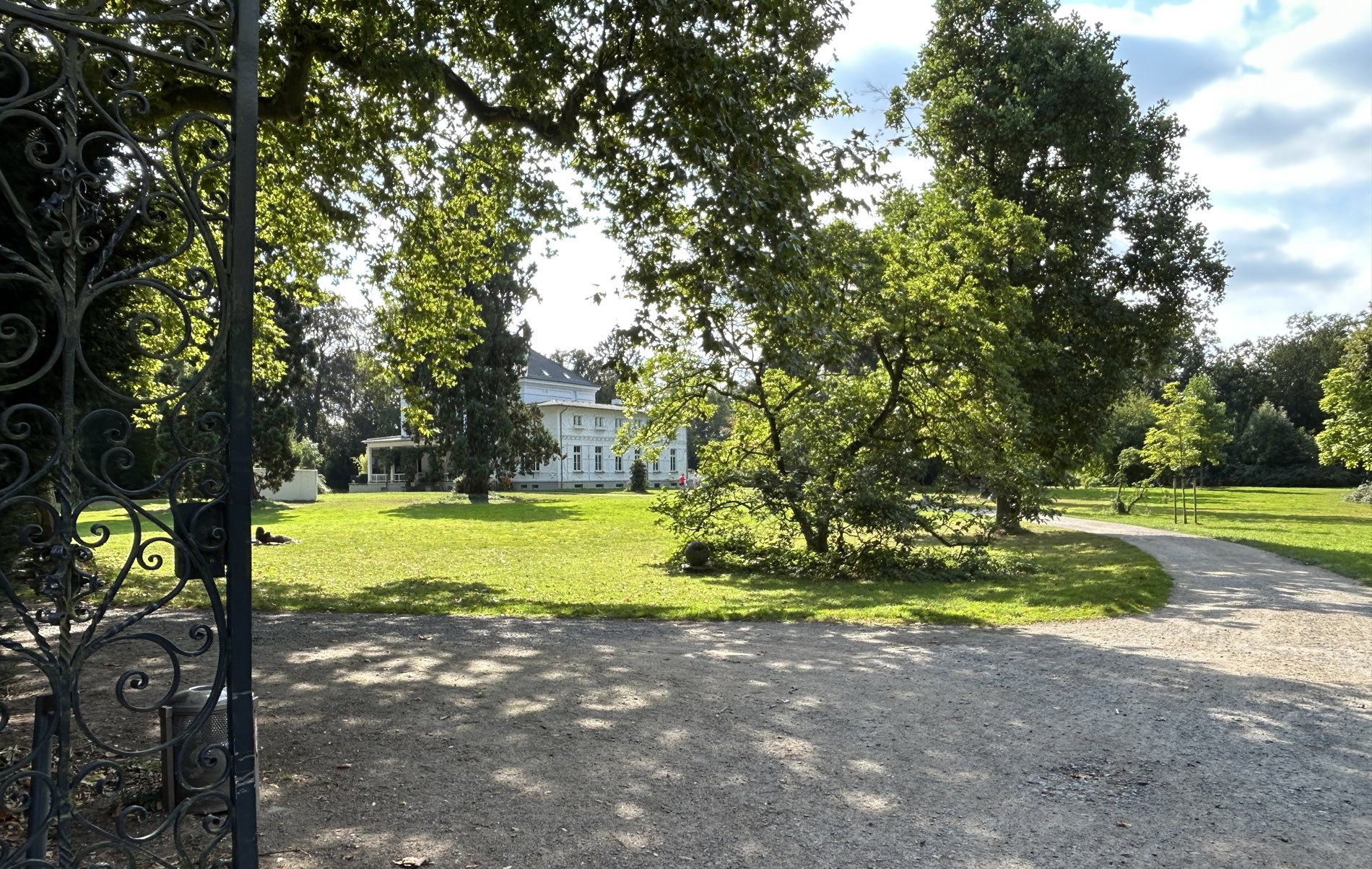 Kunstkommission Düsseldorf Lantz'scher Skulpturenpark 2025 Borrowed Scenery ArtJunk