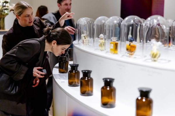 Kunstpalast Ausstellungsansicht Die geheime Macht der Düfte ArtJunk